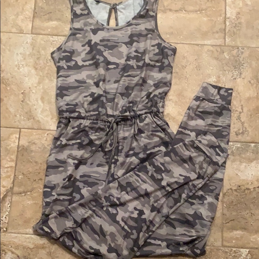 Camo Jumpsuit - Picture 3 of 3